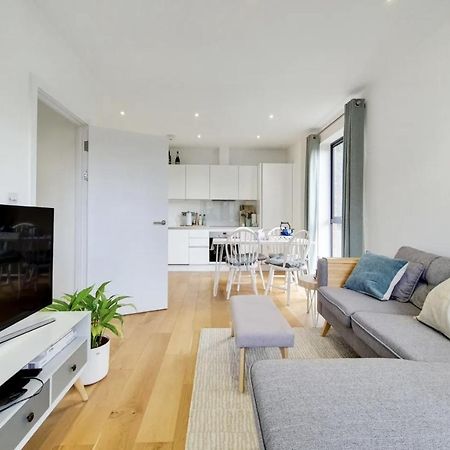 Luxury 2 Bed 2 Bath With Balcony New Build Apartment *South Central London* Zewnętrze zdjęcie